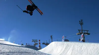 Skifahrer im Skigebiet Ruka-Kuusamo