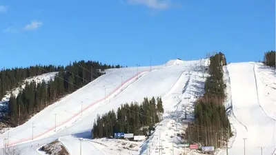 Blick auf die Piste Keskimaa im Skigebiet Himos