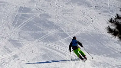 Skifahrer im Skigebiet Tahko
