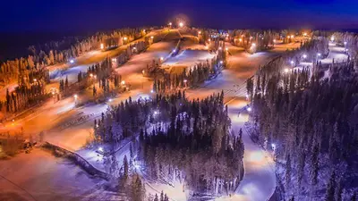 Das Skigebiet Sappee bei Nacht