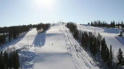 Breite Abfahrten im Skigebiet Sappee