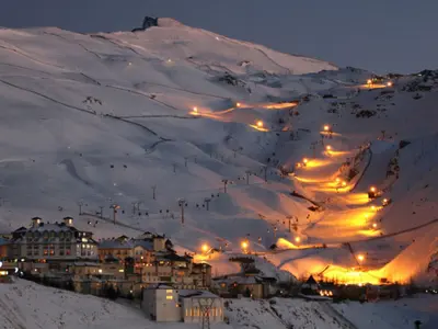 Skigebiet Sierra Nevada bei Nacht © Sierra Nevada