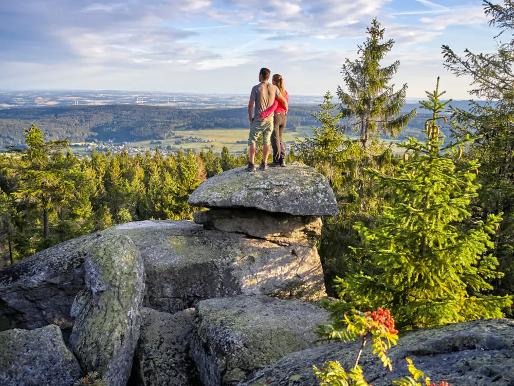Paar unterwegs im Fichtelgebirge