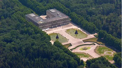 Luftbild vom Schloss Herrenchiemsee