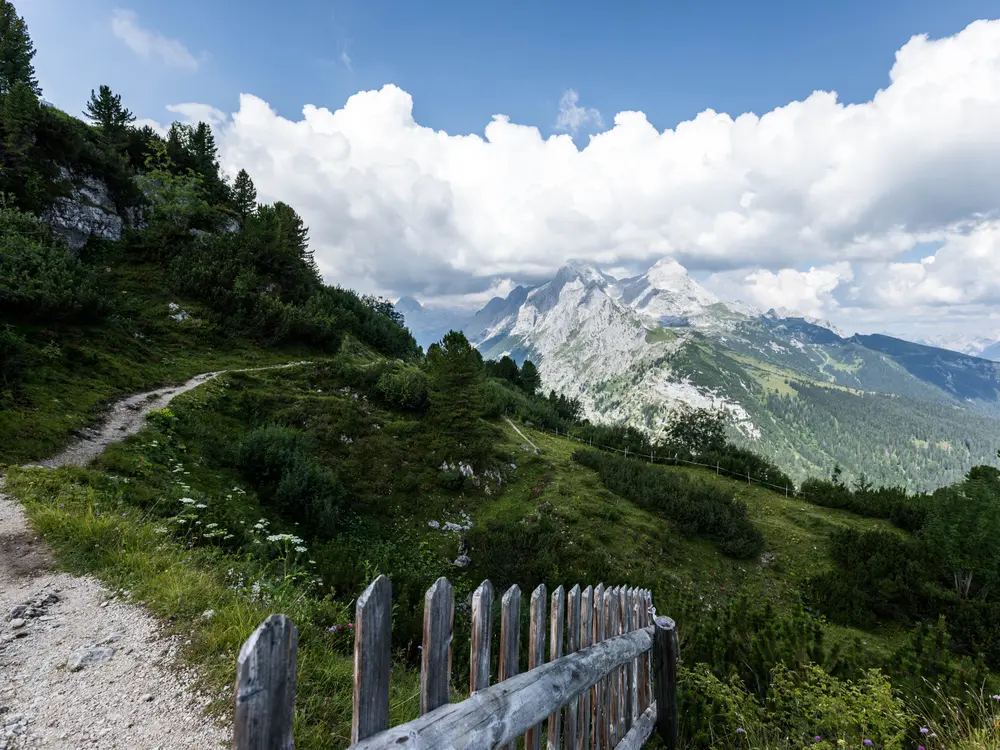 Wanderung mit Blick auf das Zugspitzmassiv