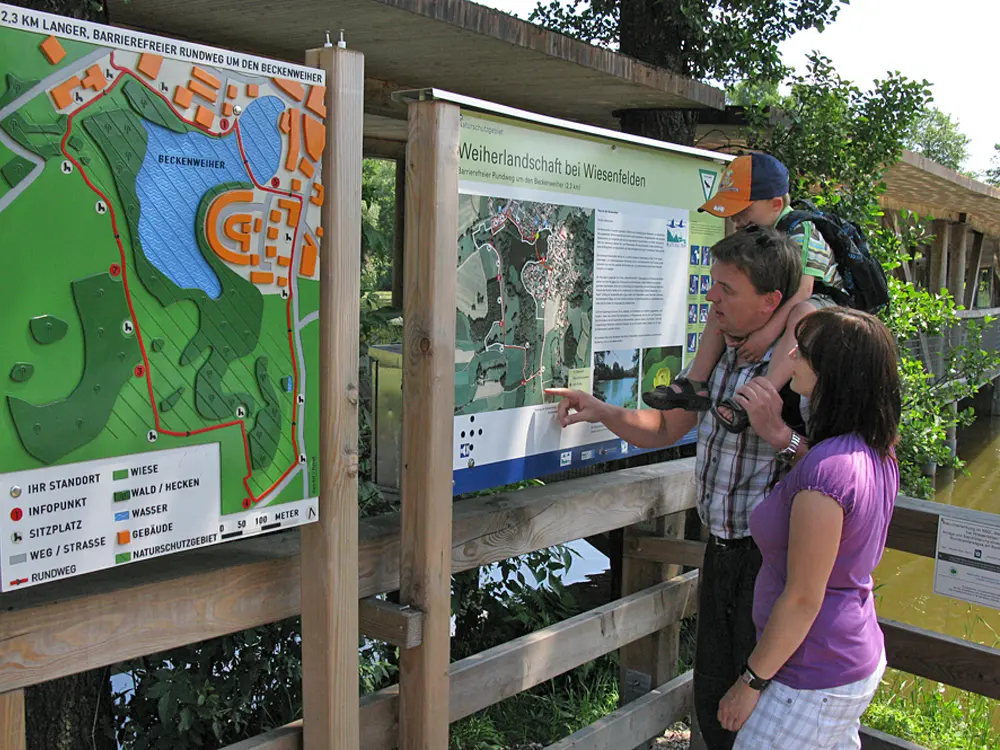 Rundweg um den Beckenweiher bei Wiesenfelden