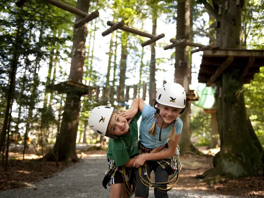 Kinder im Kletterwald von Waldkirchen