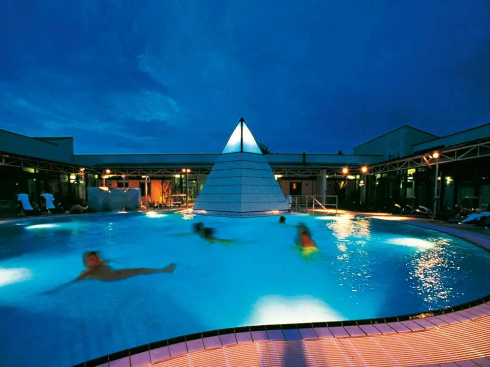 Rottal Terme am Abend