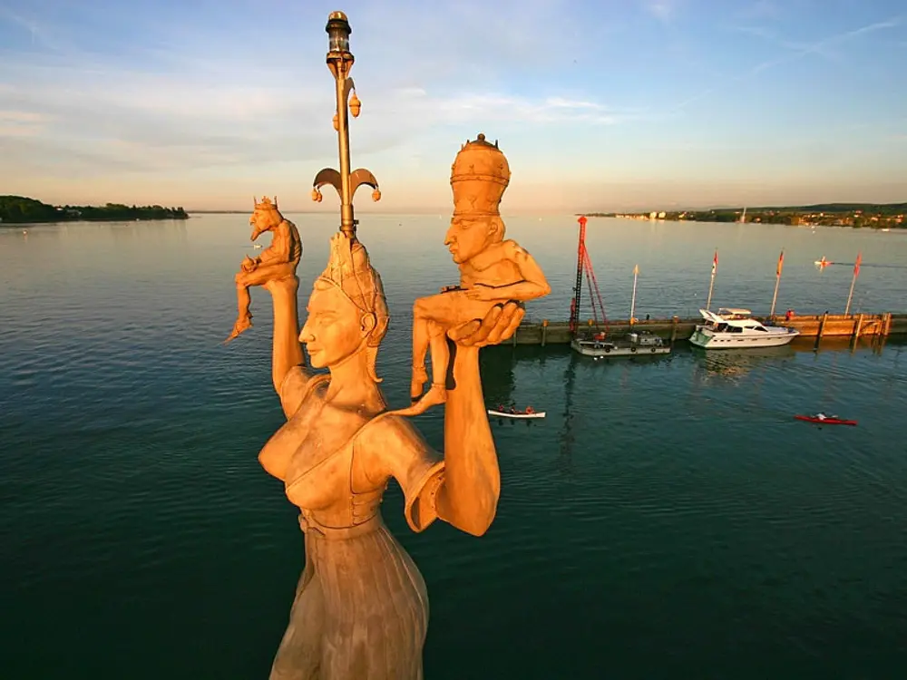 Die Imperia wacht über den Konstanzer Hafen.