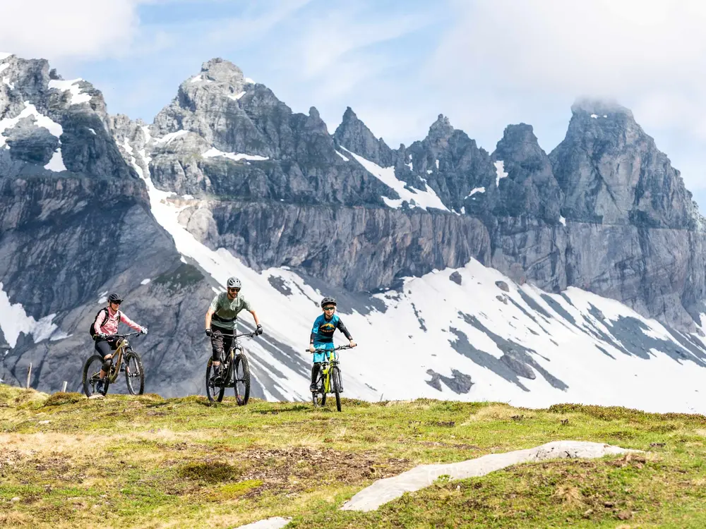 Biker in der Bergwelt von Flims Laax Falera