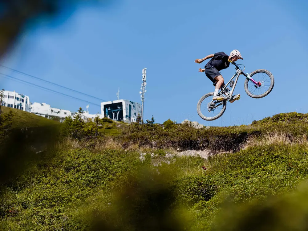 Biker unterhalb des Crap Sogn Gion