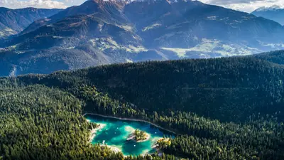 Blick auf den Caumasee