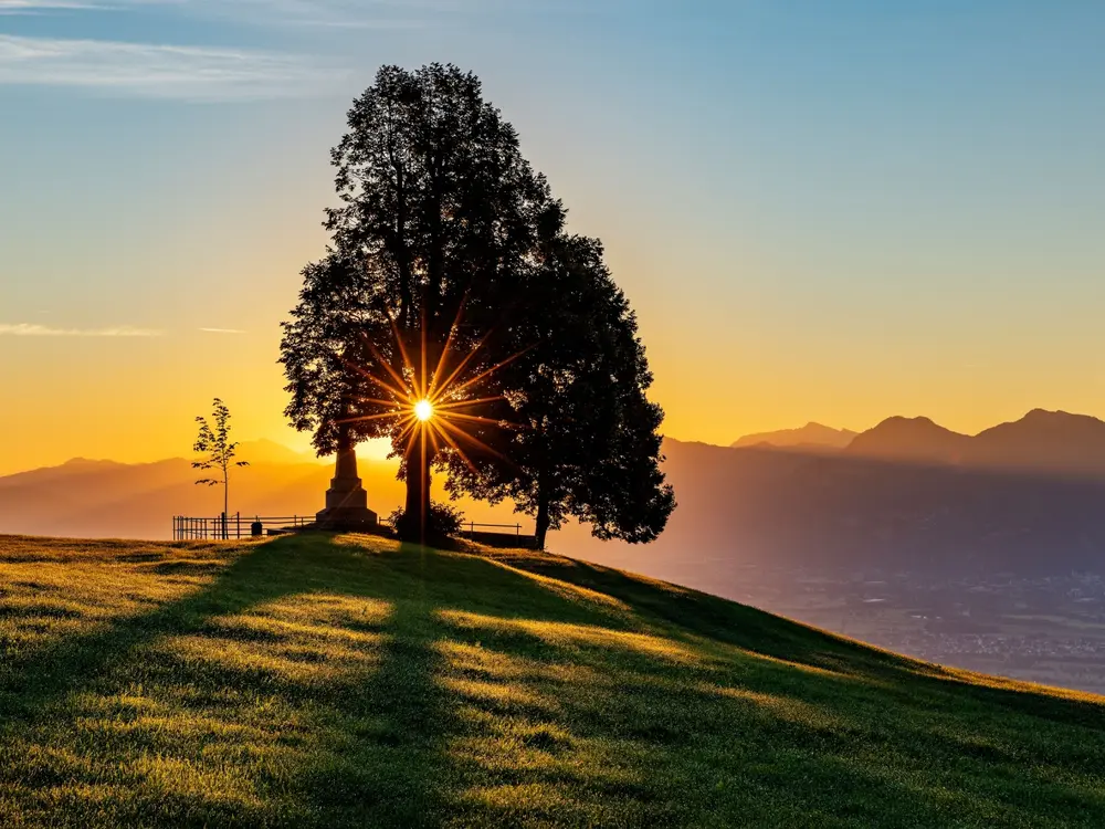 Schlachtdenkmal auf dem Stoss mit traumhafter Sonnenuntergangs-Kulisse.