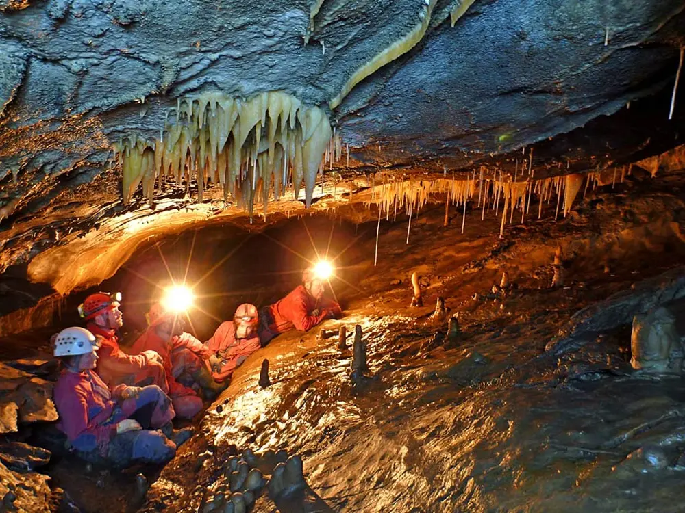 Trekking durch das Hölloch /