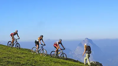Fahrradfahrer in der Ferienregion Stoos-Muotathal