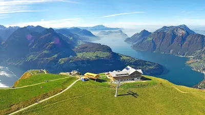 Gipfel des Fronalpstocks mit Blick auf den Vierwaldstättersee