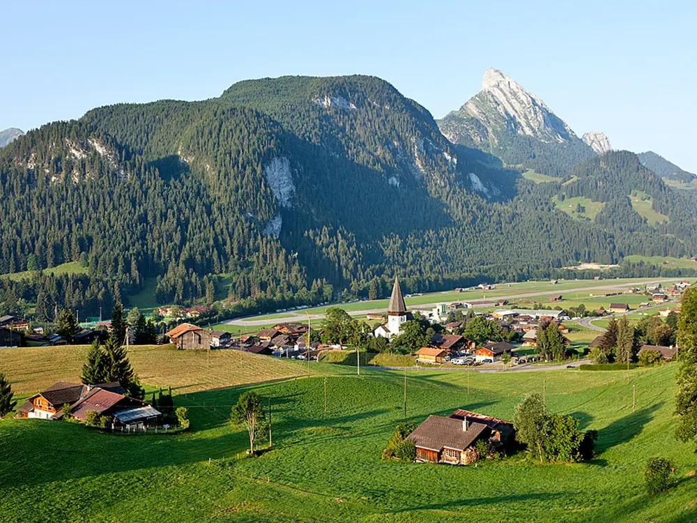 Saanen mit dem Le Rubli im Hintergrund /