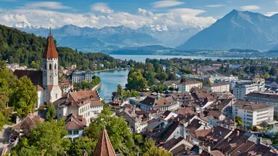Blick auf Thun und den Thunersee