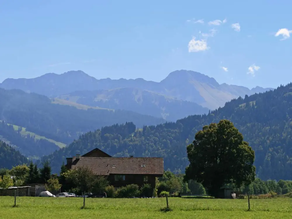 Haus in Plaffeien mit Blick ins Sensetal
