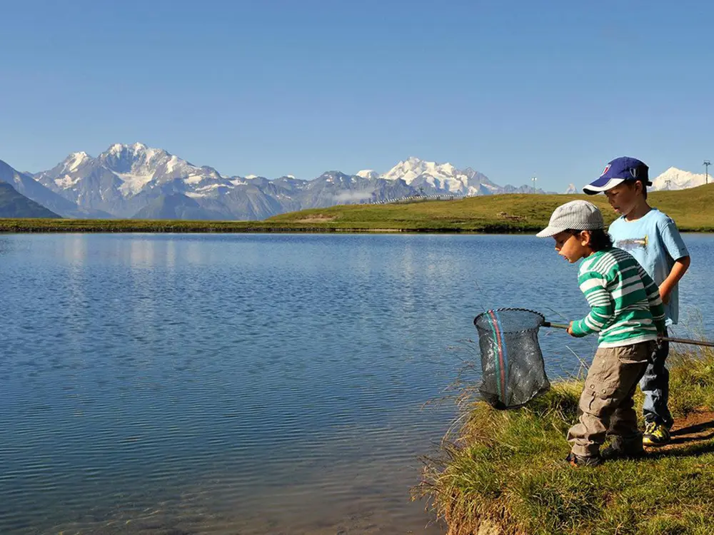 Kinder am Ufer des Bettmersees