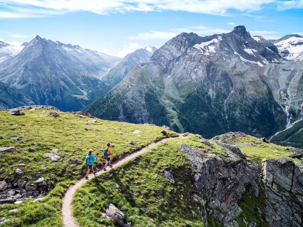 Wanderer in der Saastaler Bergwelt