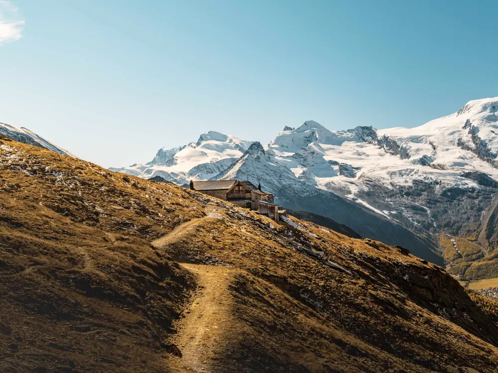 Die Weissmieshütte ist Ausgangspunkt für zahlreiche Hochtouren