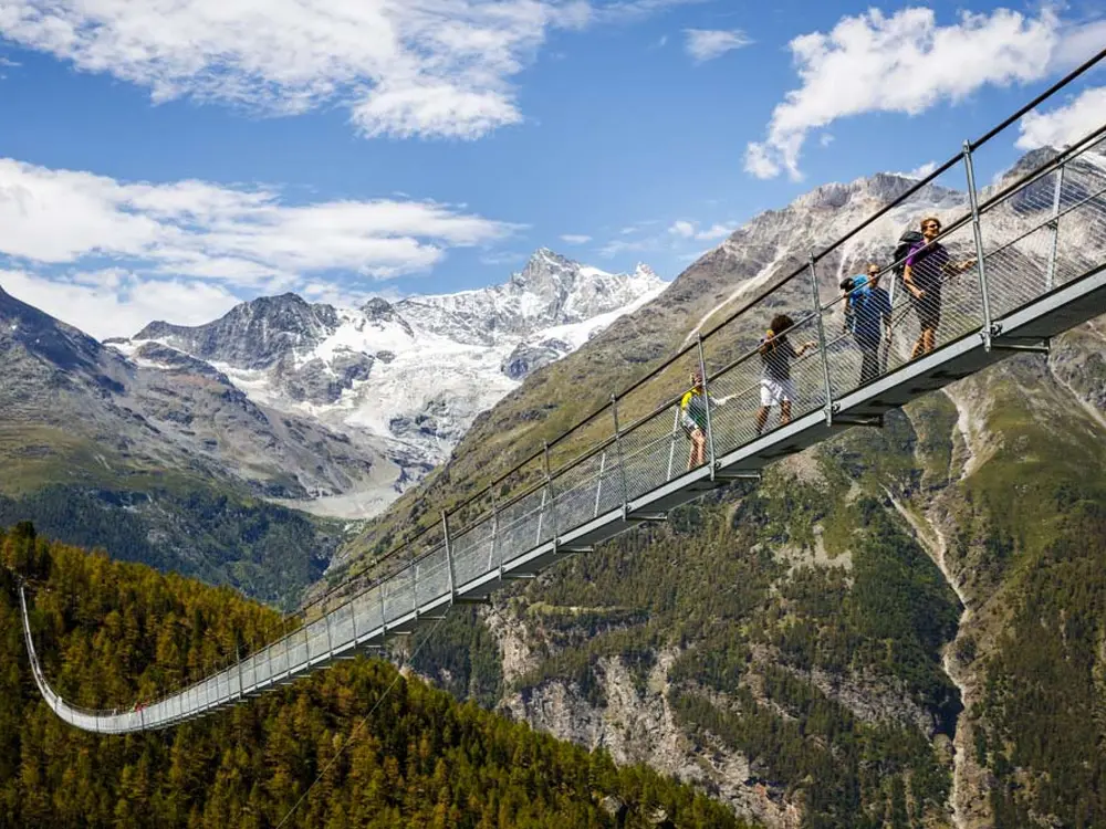 Die knapp 500 Meter lange Charles Kuonen Hängebrücke