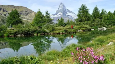 Der Grinjisee mit Blick zum Matterhorn