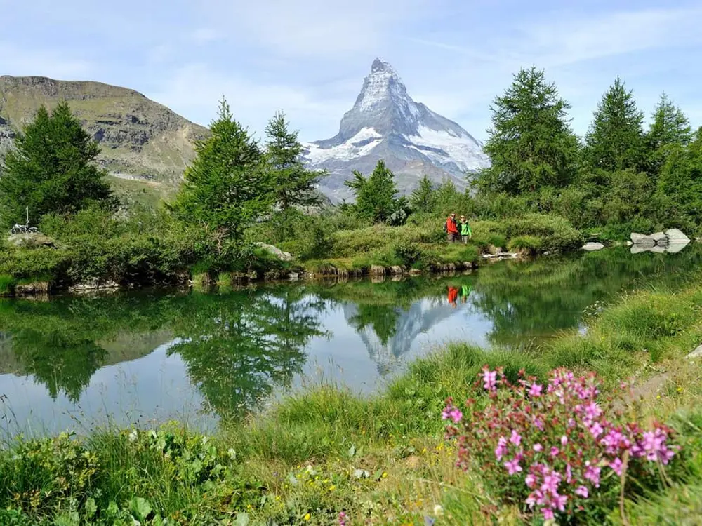 Der Grinjisee mit Blick zumn Matterhorn