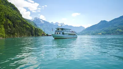 Die MS Quinten fährt über den Walensee