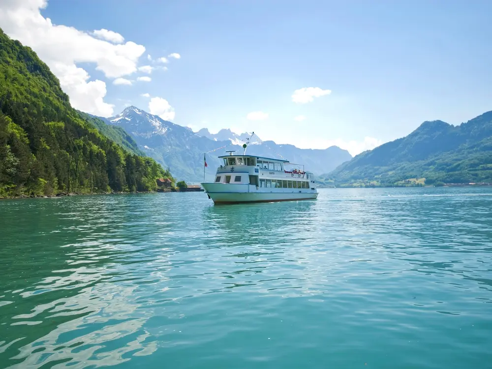 Die MS Quinten fährt über den Walensee