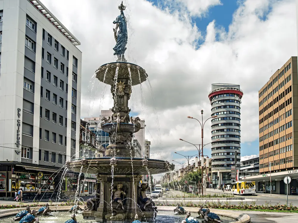 Fontaine Monumentale und Espacite in La Chaux de Fonds
