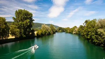 Boot auf dem Zihlkanal