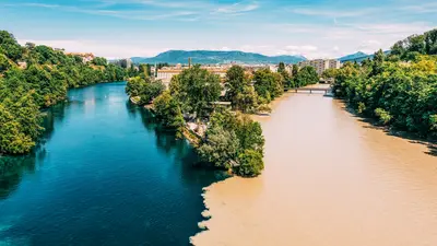 Flussmündung zwischen Rhône und Arve in Genf