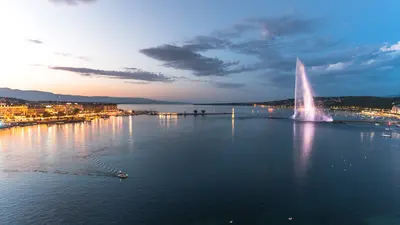 Jet d´eau im Genfer See am Abend