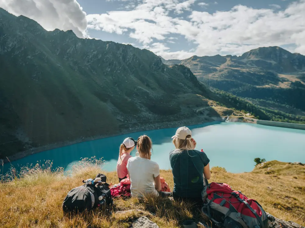 Blick auf einen Bergsee in Nendaz