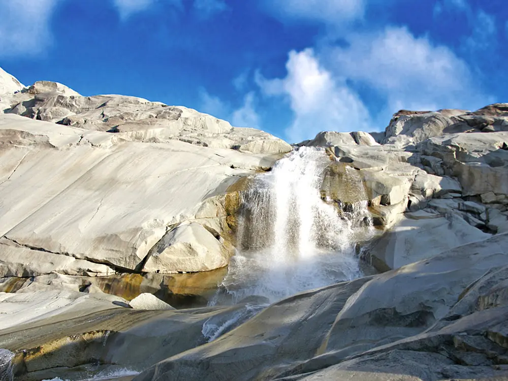 Die Rhonequelle am Vier-Quellen-Weg in der Ferienregion Andermatt