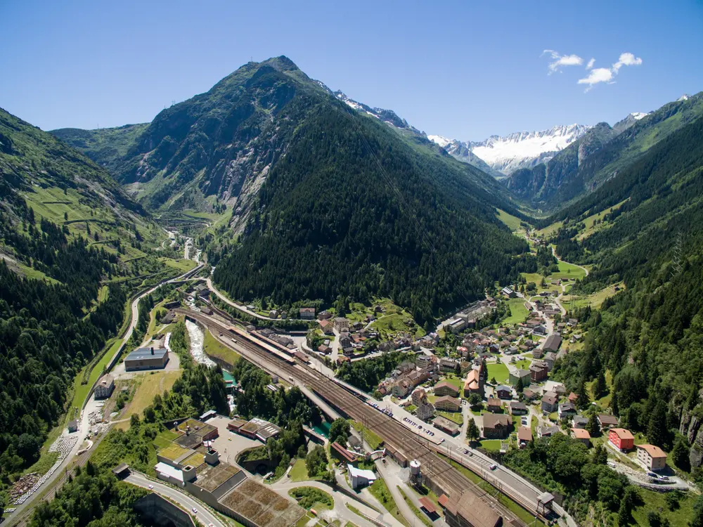 Luftbild von Göschenen in der Ferienregion Andermatt