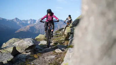 Mountainbiker in der Ferienregion Andermatt