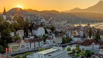 Sonnenaufgang über Luzern mit der Rigi im Hintergrund