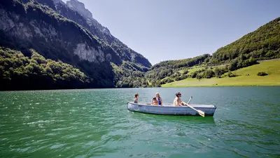 Paddelboot mit Familie im Seelisberger Seeli