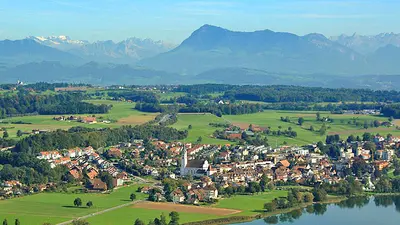 Luftaufnahme des Orts Sempach am Sempachersee