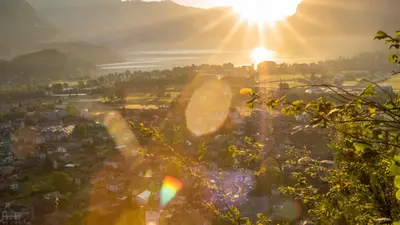 Sicht auf Interlaken in der Abendsonne