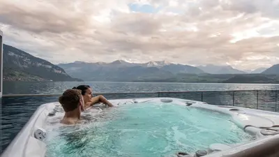 Pool mit Aussicht in Interlaken