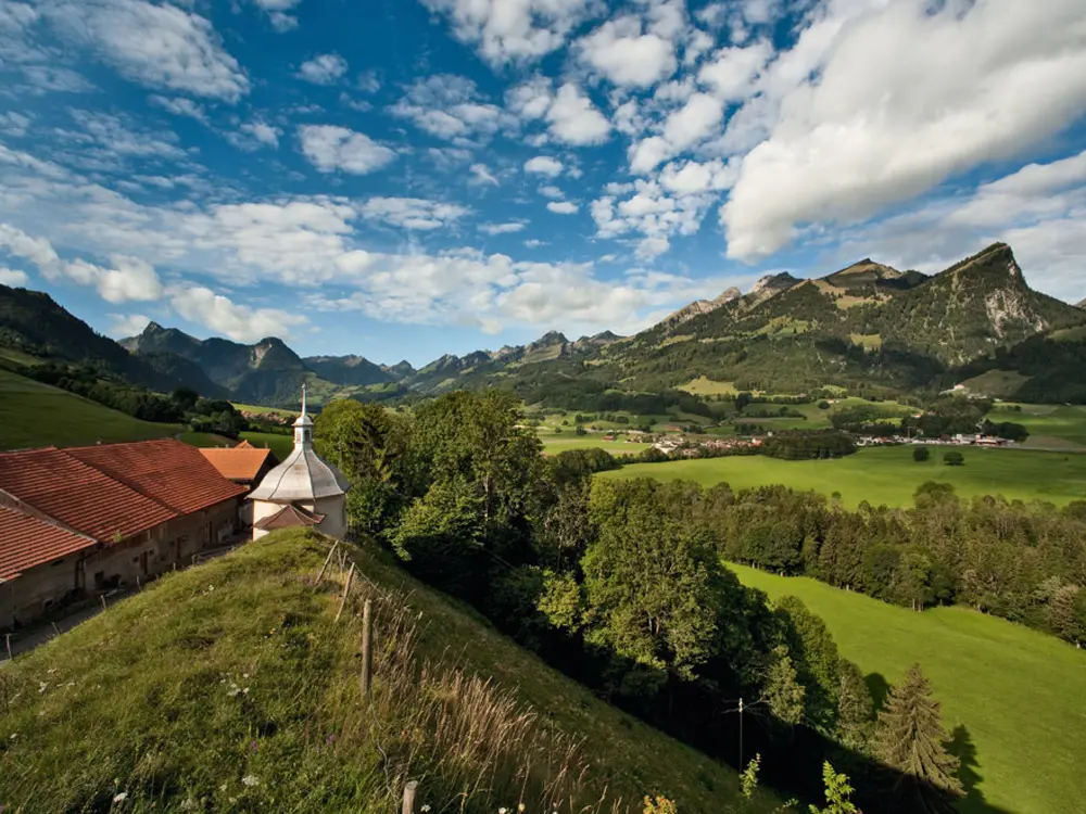 .Chapelle du Roc im regionalen Naturpark Gruyere Pays-d'Enhaut