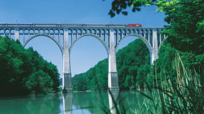 Eisenbahnbrücke Grandfey-Viadukt in der Freiburg Region