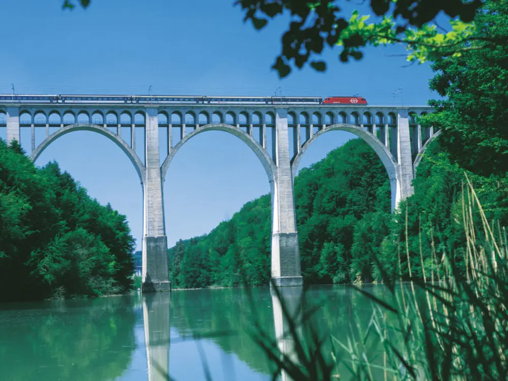 Eisenbahnbrücke Grandfey-Viadukt in der Freiburg Region