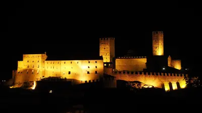 Castel Grande bei Nacht