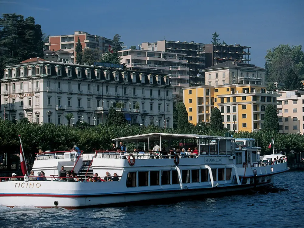Mit dem Schiff auf dem Luganer See