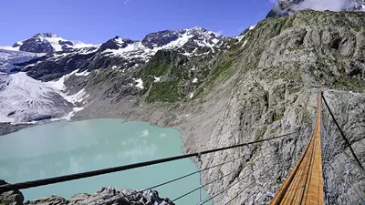 Hängebrücke am Gletscher Trift